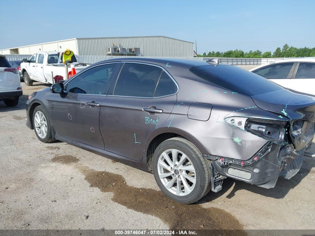Toyota CAMRY LE 2022 4T1C11AK2NU628220 Image 3