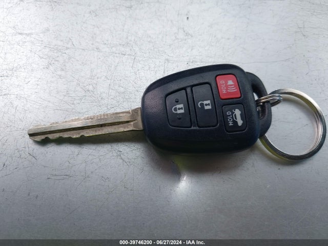 Toyota COROLLA LE 2018 5YFBURHE1JP846162 Image 11