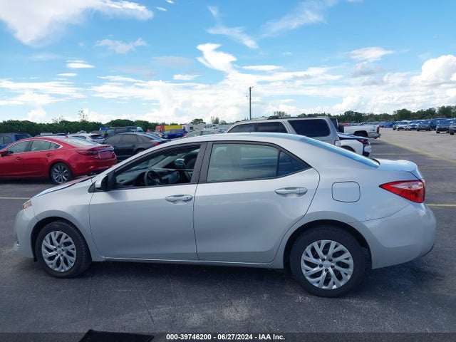 Toyota COROLLA LE 2018 5YFBURHE1JP846162 Image 14