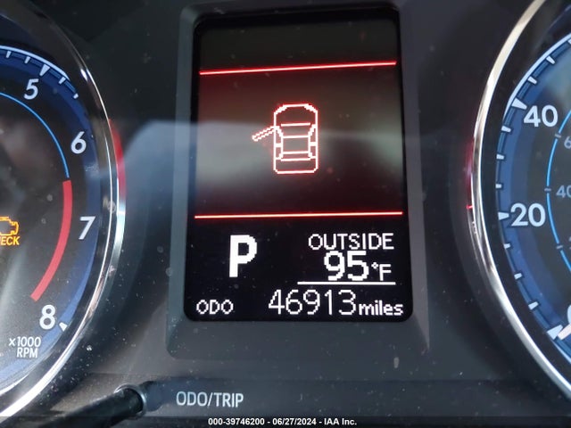 Toyota COROLLA LE 2018 5YFBURHE1JP846162 Image 15