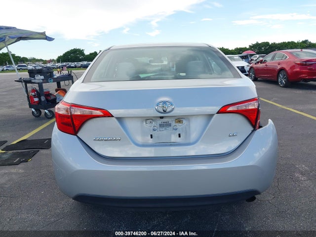 Toyota COROLLA LE 2018 5YFBURHE1JP846162 Image 16