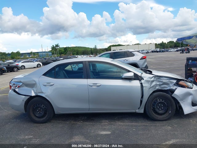 Toyota COROLLA LE 2018 5YFBURHE1JP846162 Image 6