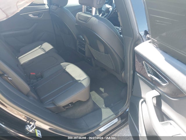 WA1FVAF17KD045623 Audi Q8 55 Premium