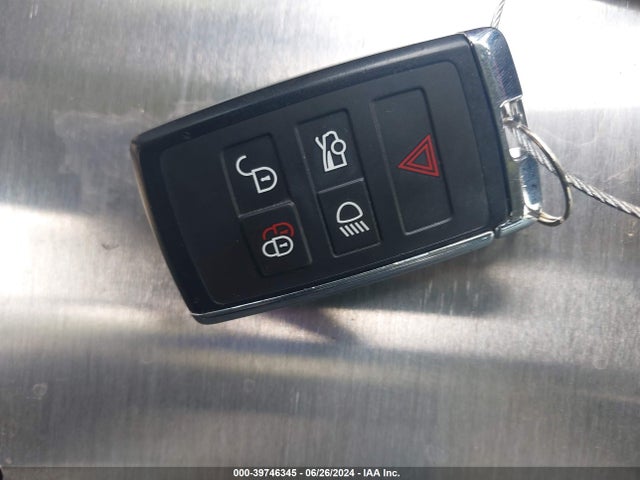 2020 JAGUAR XE SAJAJ4FX8LCP63918 Photo 10