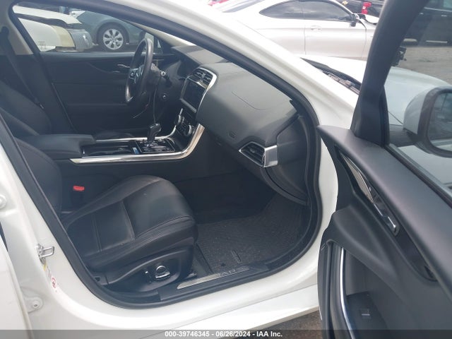 2020 JAGUAR XE SAJAJ4FX8LCP63918 Photo 4