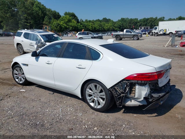 2016 JAGUAR XF SAJBD4BV3GCY06583 Photo 2
