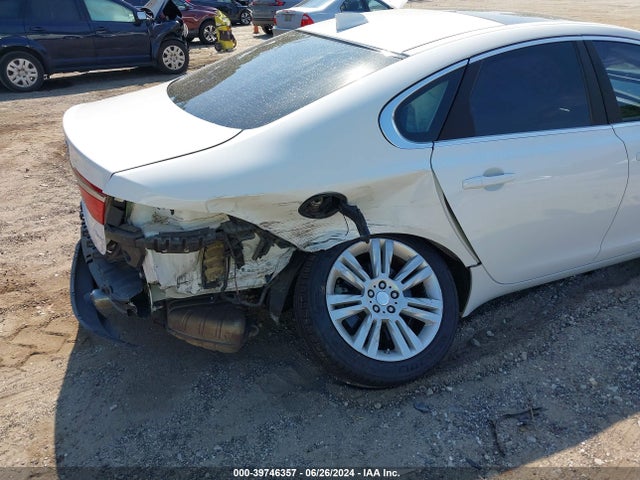 2016 JAGUAR XF SAJBD4BV3GCY06583 Photo 5
