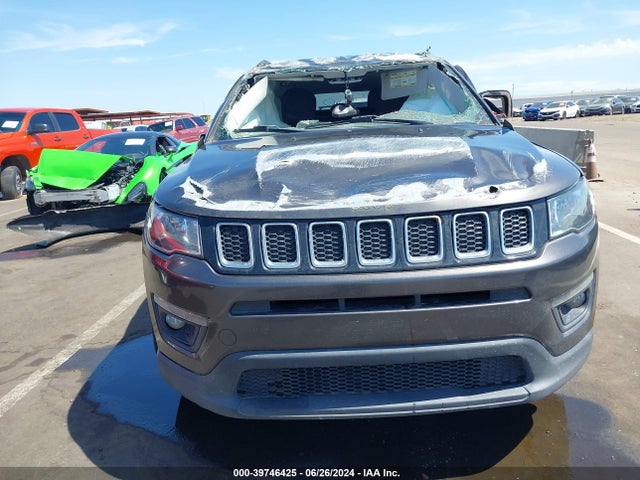3C4NJCBB6JT165591 Jeep Compass Latitude Fwd