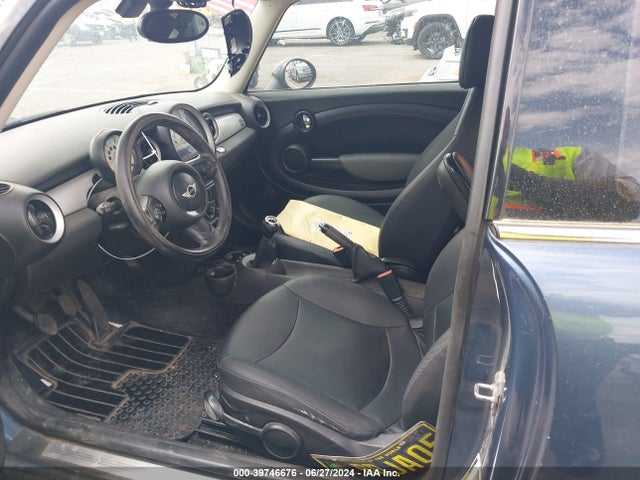 2011 MINI COOPER WMWSU3C56BT099959 Photo 4