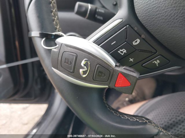 SJKCH5CR5JA059826 Infiniti Qx30 Premium
