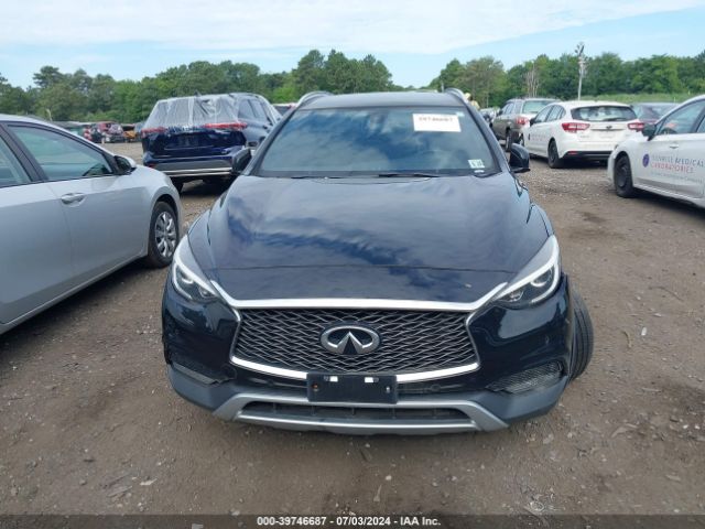 SJKCH5CR5JA059826 Infiniti Qx30 Premium