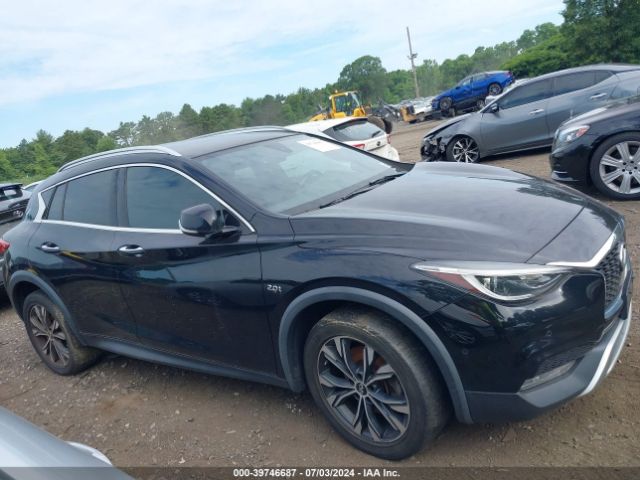 SJKCH5CR5JA059826 Infiniti Qx30 Premium