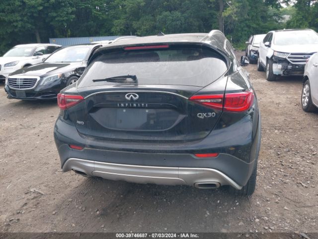 SJKCH5CR5JA059826 Infiniti Qx30 Premium