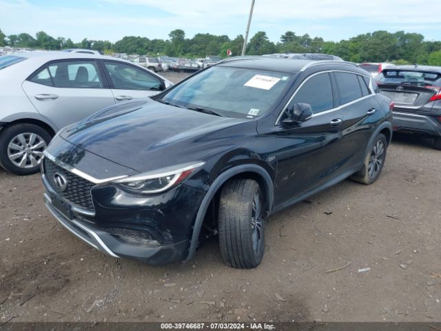 SJKCH5CR5JA059826 Infiniti Qx30 Premium