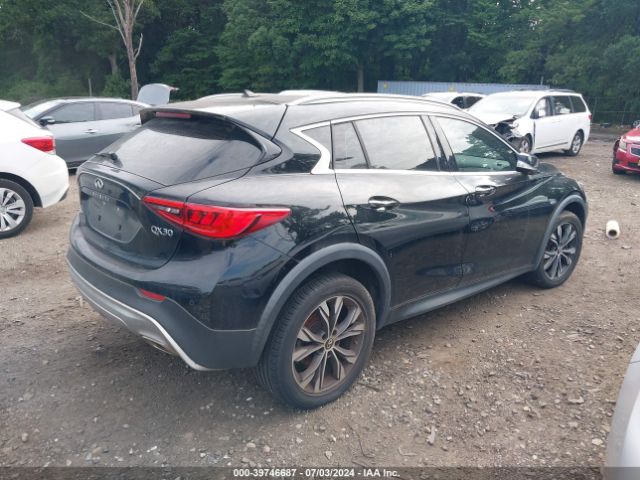 SJKCH5CR5JA059826 Infiniti Qx30 Premium
