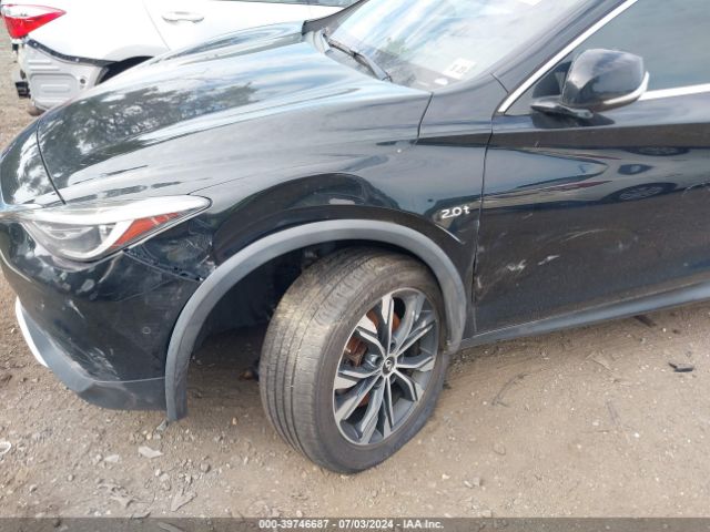 SJKCH5CR5JA059826 Infiniti Qx30 Premium