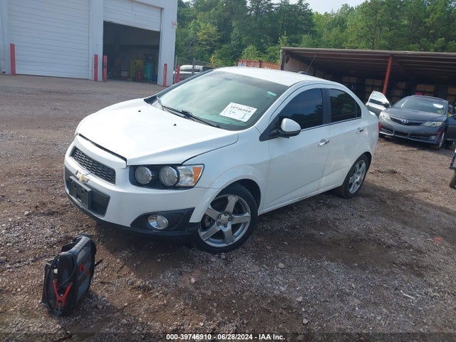 Chevrolet Sonic Ltz Auto 2015 1G1JE5SB6F4162419 Image 2