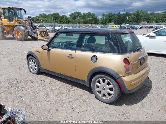 2003 MINI COOPER WMWRC33453TC46625 Photo 2