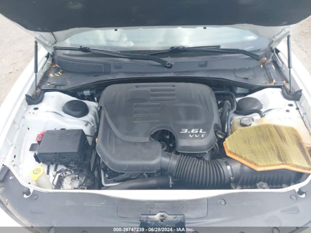 2C3CDXBG2KH696349 Dodge Charger Sxt Rwd
