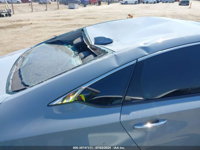 1HGCV3F95NA006983 Honda Accord Hybrid Touring
