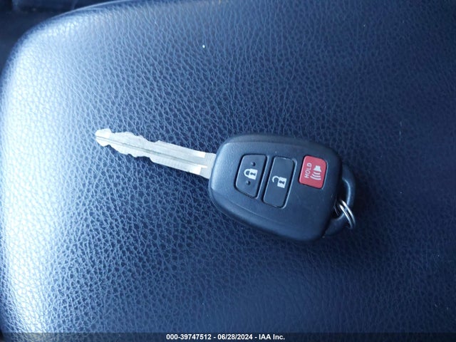Toyota RAV4 LE 2015 JTMBFREV4FD120787 Image 11