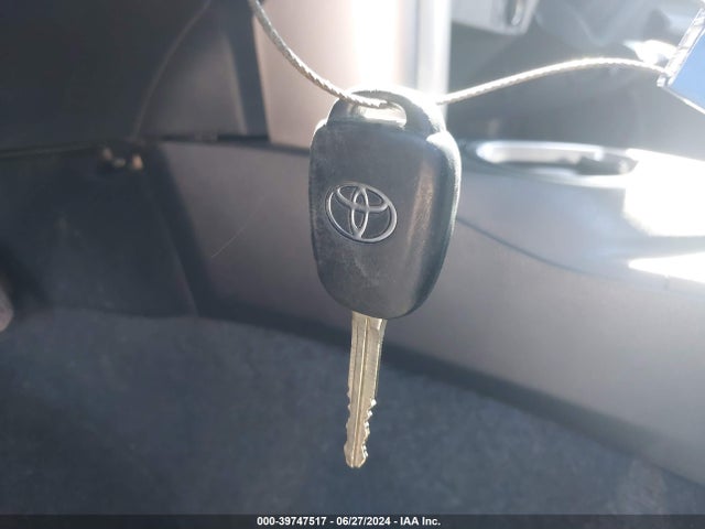 Toyota RAV4 LE 2018 JTMZFREVXJJ155505 Image 11