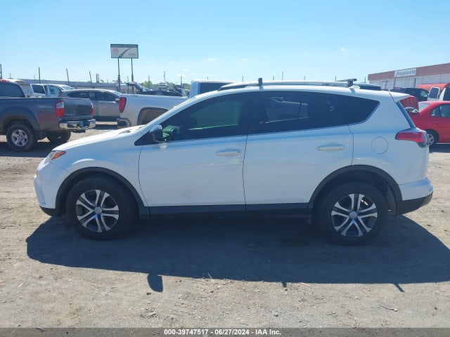 Toyota RAV4 LE 2018 JTMZFREVXJJ155505 Image 14