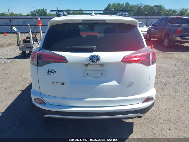 Toyota RAV4 LE 2018 JTMZFREVXJJ155505 Image 16