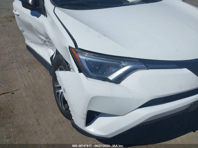 Toyota RAV4 LE 2018 JTMZFREVXJJ155505 Image 17