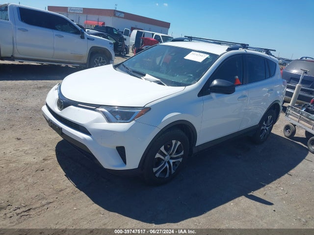Toyota RAV4 LE 2018 JTMZFREVXJJ155505 Image 2