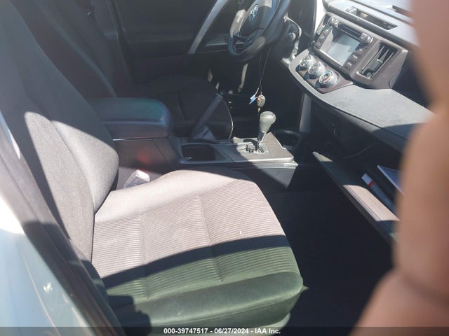 Toyota RAV4 LE 2018 JTMZFREVXJJ155505 Image 5