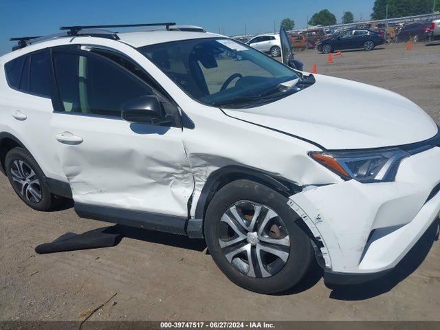 Toyota RAV4 LE 2018 JTMZFREVXJJ155505 Image 6