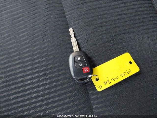 2T3BFREV4GW421242 Toyota RAV4 LE