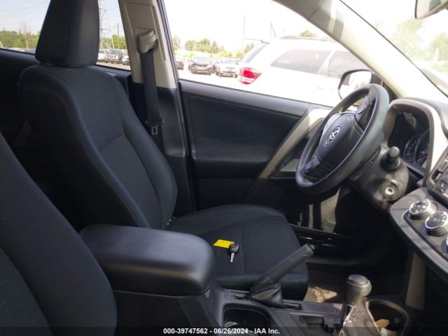 2T3BFREV4GW421242 Toyota RAV4 LE
