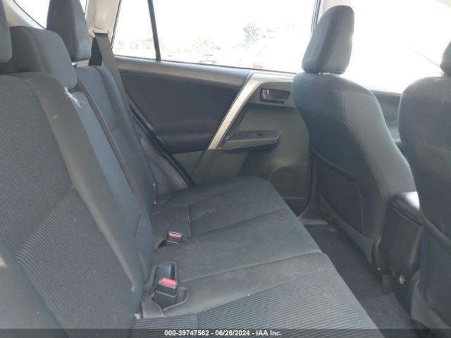 2T3BFREV4GW421242 Toyota RAV4 LE