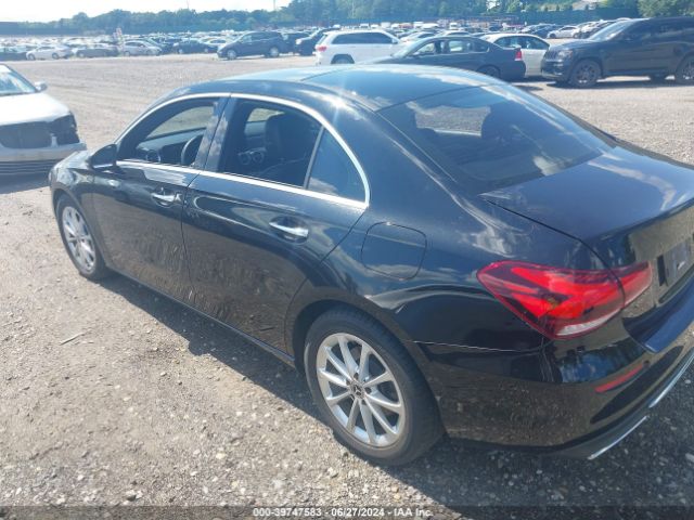 WDD3G4FB2KW002945 Mercedes-Benz A 220 4matic