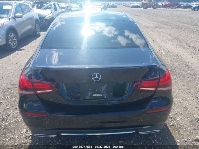 WDD3G4FB2KW002945 Mercedes-Benz A 220 4matic