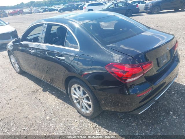 WDD3G4FB2KW002945 Mercedes-Benz A 220 4matic