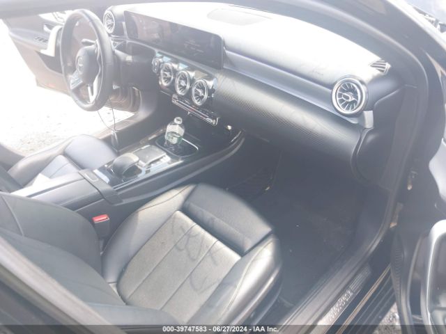 WDD3G4FB2KW002945 Mercedes-Benz A 220 4matic