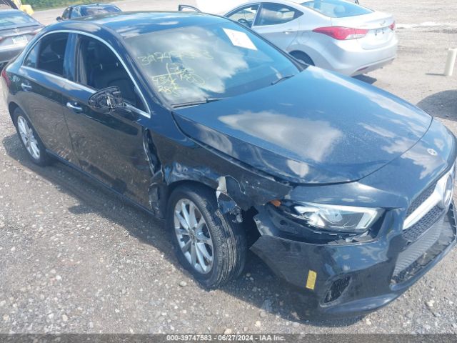 WDD3G4FB2KW002945 Mercedes-Benz A 220 4matic