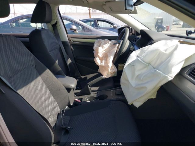 1VWAT7A31FC040654 Volkswagen Passat 1.8t S