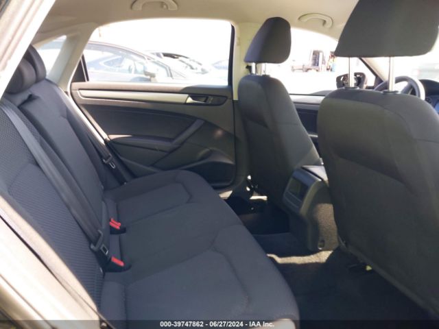 1VWAT7A31FC040654 Volkswagen Passat 1.8t S