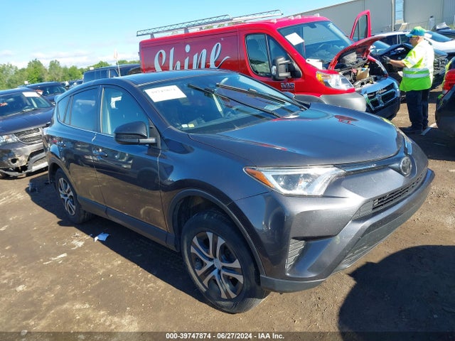 Toyota RAV4 LE 2018 JTMBFREVXJJ176095 главное изображение