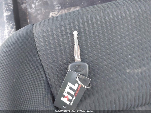 Toyota RAV4 LE 2018 JTMBFREVXJJ176095 Image 11