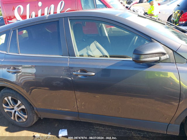 Toyota RAV4 LE 2018 JTMBFREVXJJ176095 Image 13