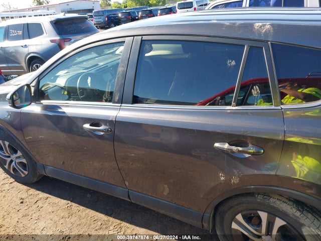 Toyota RAV4 LE 2018 JTMBFREVXJJ176095 Image 14