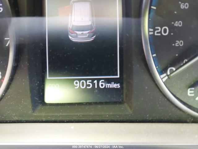 Toyota RAV4 LE 2018 JTMBFREVXJJ176095 Image 15