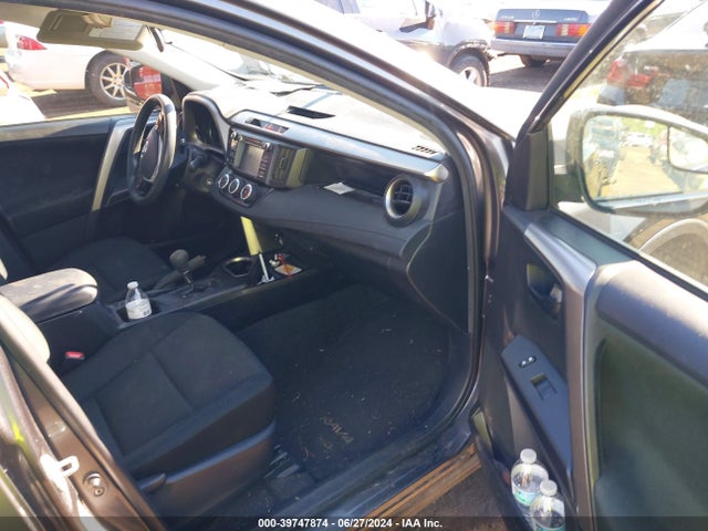 Toyota RAV4 LE 2018 JTMBFREVXJJ176095 Image 5