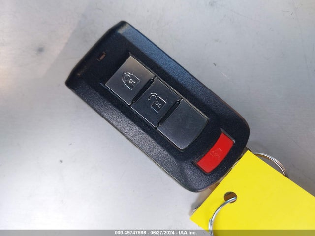 JA4AZ3A35HZ026163 Mitsubishi Outlander Se