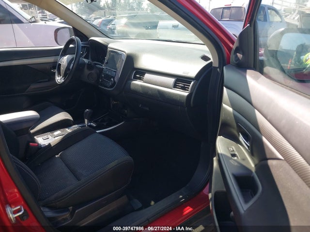 JA4AZ3A35HZ026163 Mitsubishi Outlander Se
